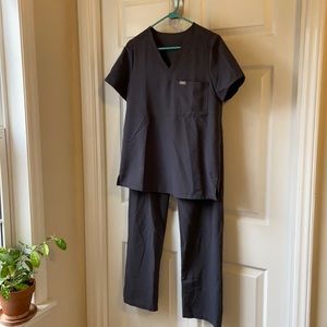 Grey women’s figs scrubs, Size small